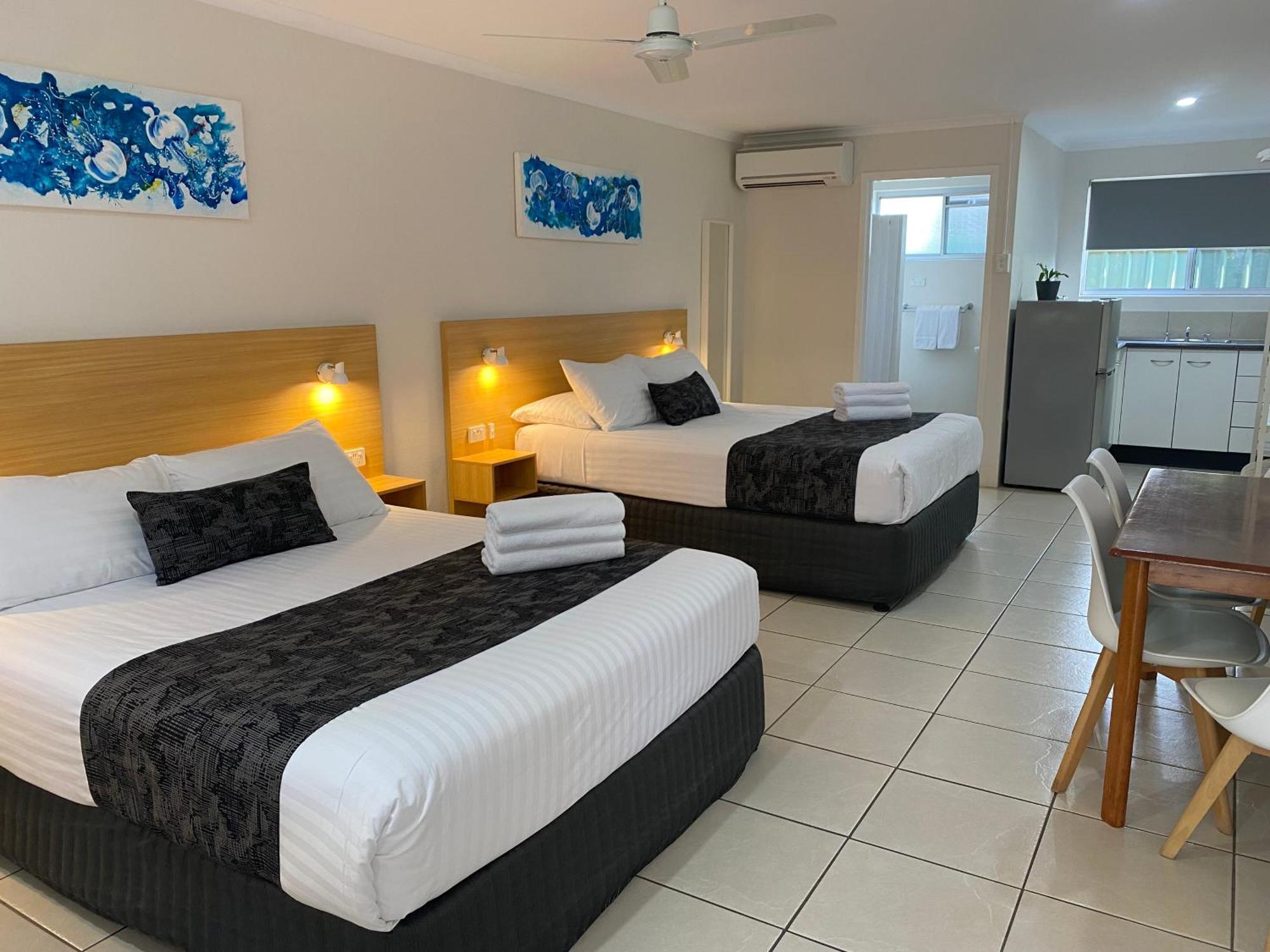 Tin Can Bay Motel Bagian luar foto