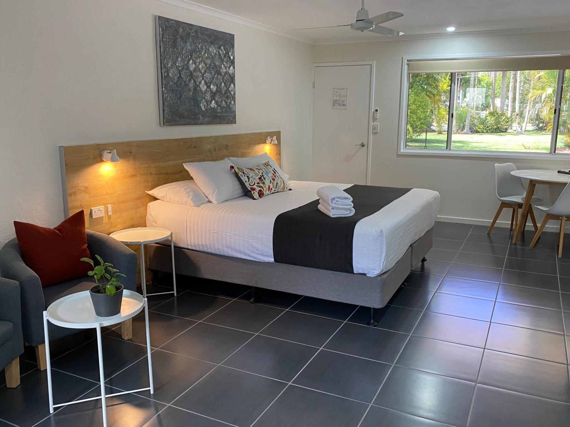 Tin Can Bay Motel Bagian luar foto