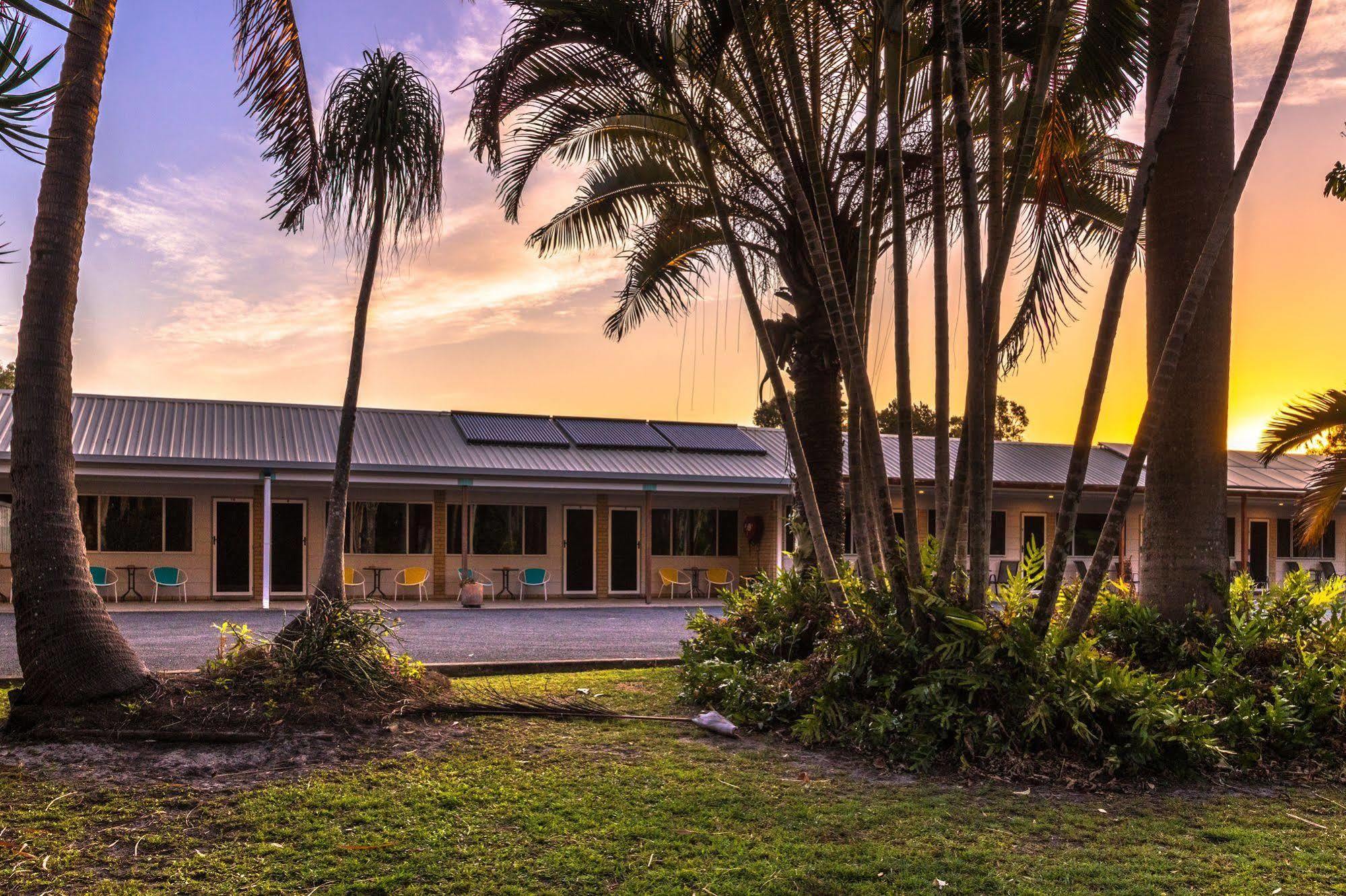 Tin Can Bay Motel Bagian luar foto