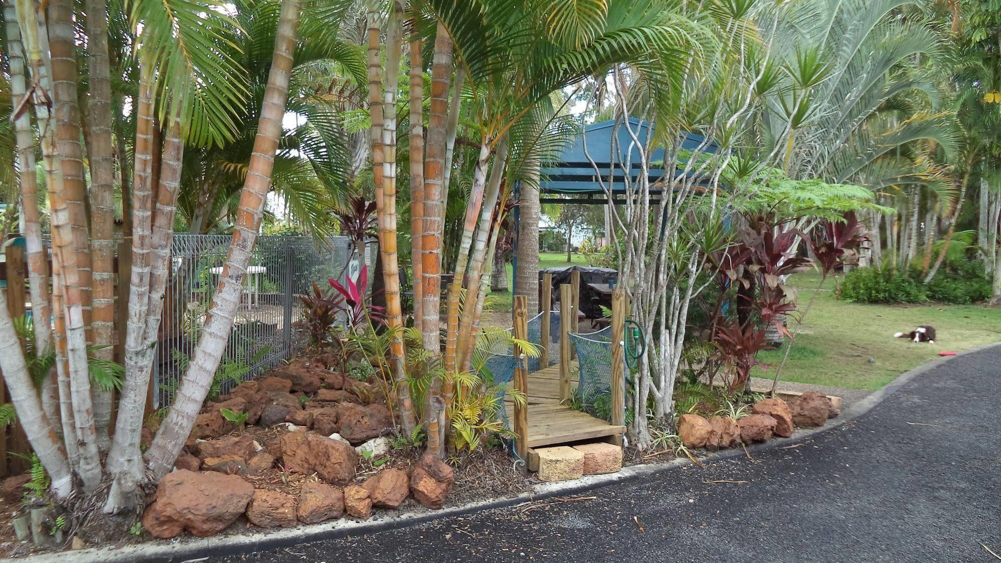 Tin Can Bay Motel Bagian luar foto